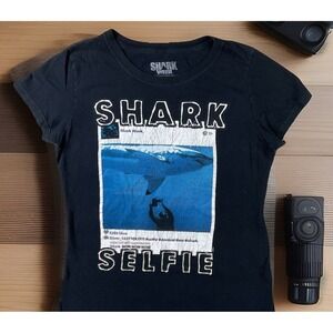 Shark Week T-Shirt Graphic Tee Short Sleeve Discovery‎ Nom Nom Women Sz XL Slim